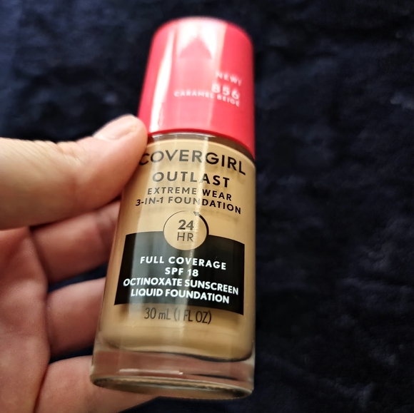 NEW Covergirl Foundation - Picture 3 of 3